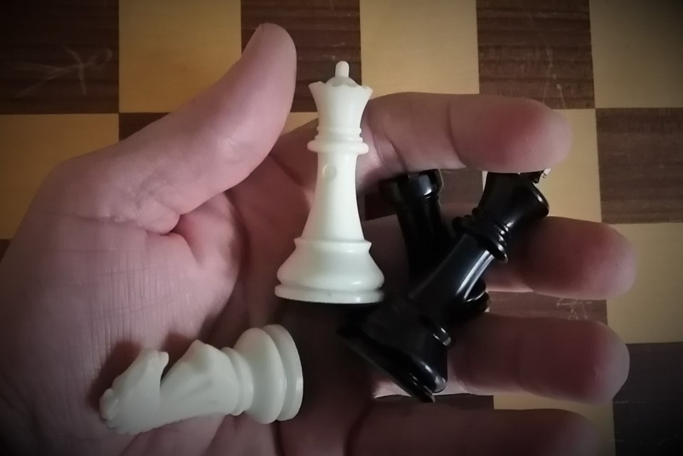 2022 12 15 chess-pieces-crop